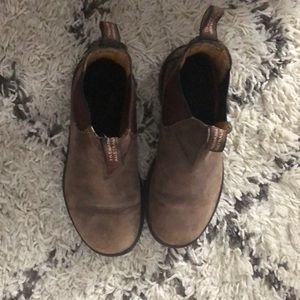 Brown blundstone boots
